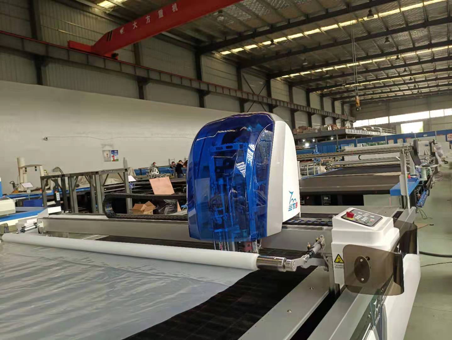 Machine de coupe en tissu de vêtements industriels entièrement automate
